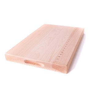 Skärbräda i bok med handtag och mått – 450x300x40mm